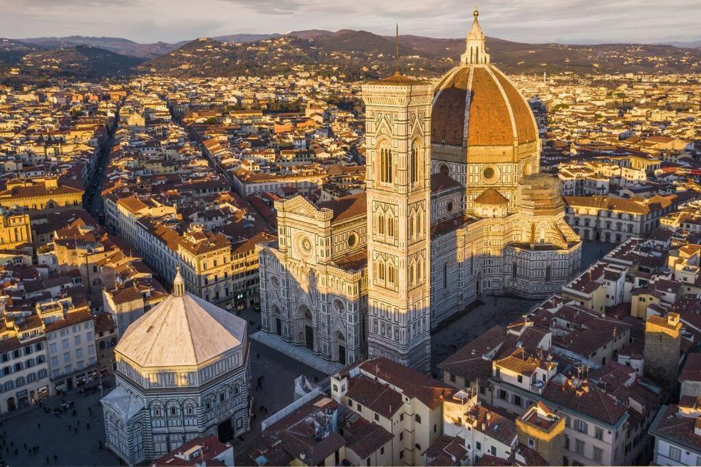 12 Minuti Piazza Duomo Luminoso Florenz